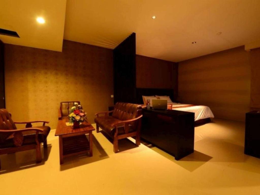 Emilia Hotel By Amazing - Palembang Exteriör bild