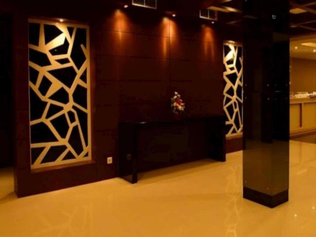 Emilia Hotel By Amazing - Palembang Exteriör bild